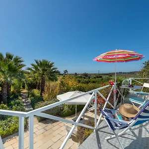 https://ceu-azul-elevated-villa-with-stunning-views-and-big-garden.hotelaalgarve.com